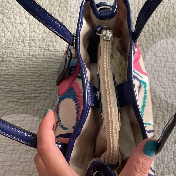 Coach Signature Mini Carryall & Wallet - Picture 4 of 16